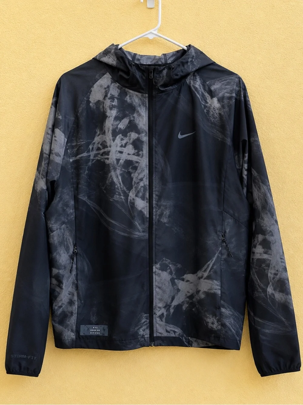 Nike Storm-FIT Run Division Men’s Running Jacket Black Gray Size Large EUC!